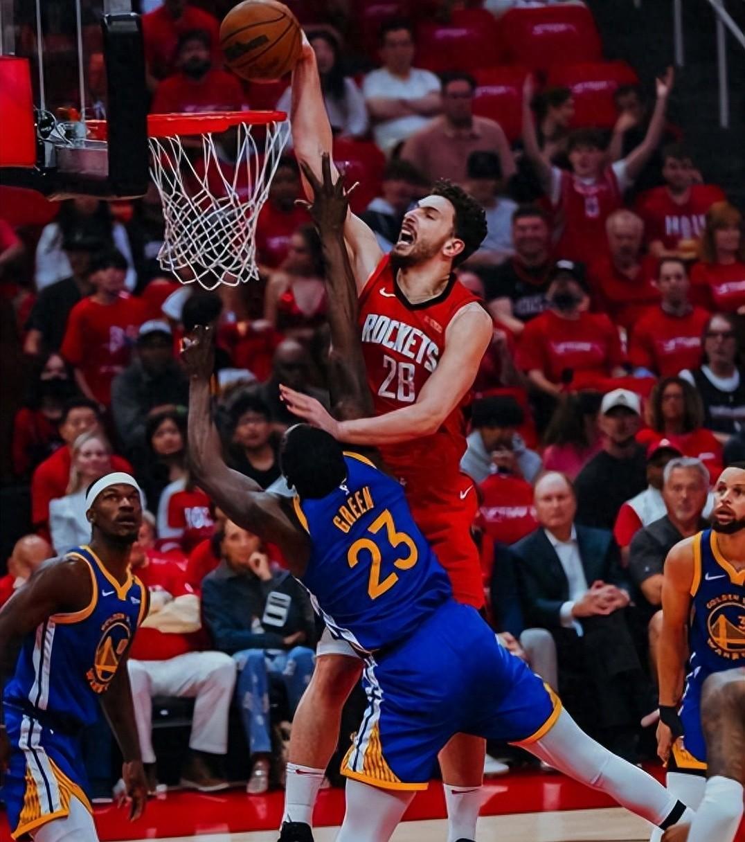 关于赛地聚焦——NBA季后赛冲刺阶段热度飙升，武汉三镇主帅复盘，压力陡增，身体对抗强度拉满的信息