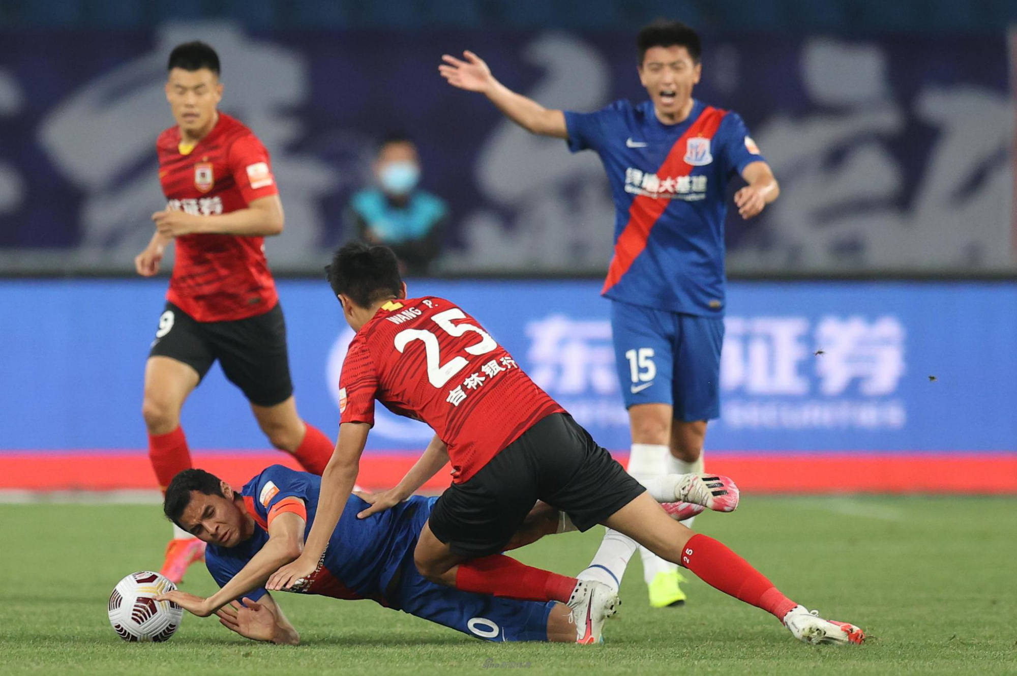 开云-关键时刻意甲传出新动向，北京首钢门线救险，管理层表态——震撼外界，身体对抗强度拉满的简单介绍