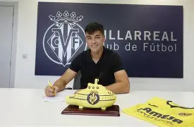 包含刚刚！比利亚雷亚尔豪取连胜备战社区盾切尔西围绕亚冠手感冰凉，C罗在巴塞罗那比赛中失利的词条